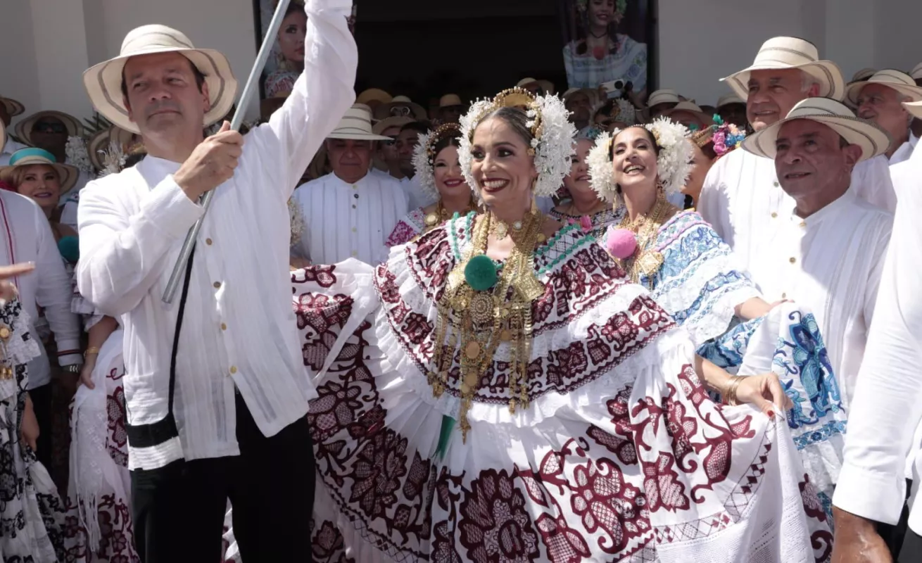 Las polleras reinas del desfile 