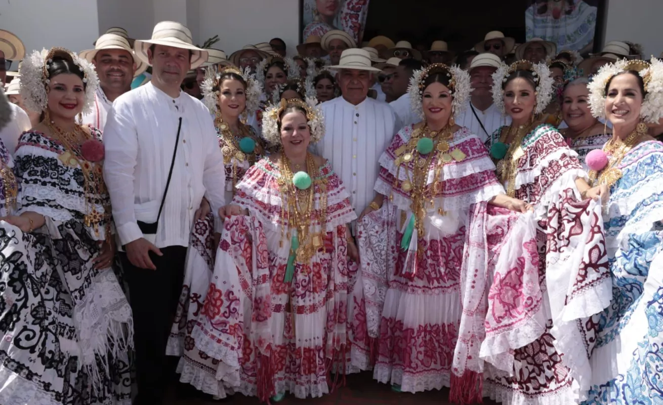 Las polleras reinas del desfile 