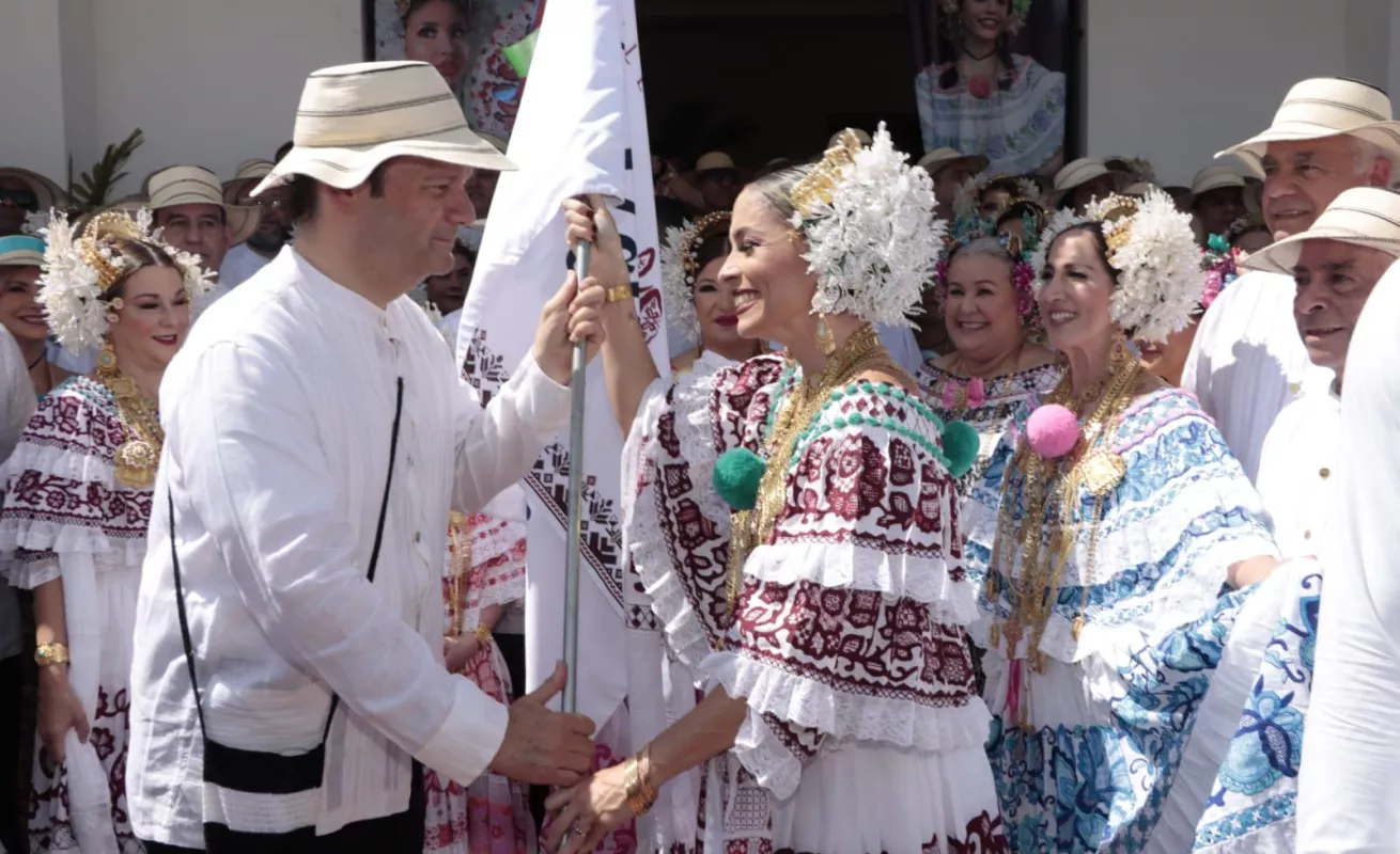 Las polleras reinas del desfile 