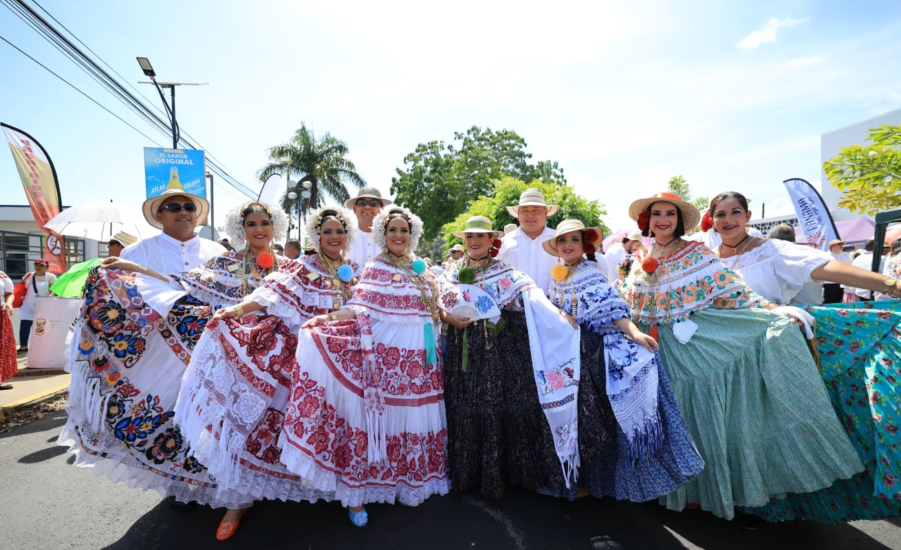 Las polleras reinas del desfile 